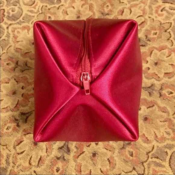 BOUCHERON Foldable Satin Cosmetics Pouch - Picture 5 of 6